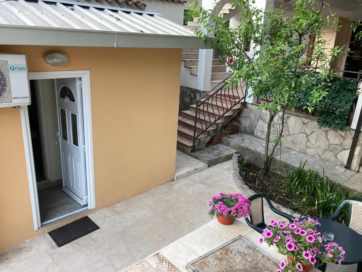 Bay Mola Aparts Kotor Exteriör bild