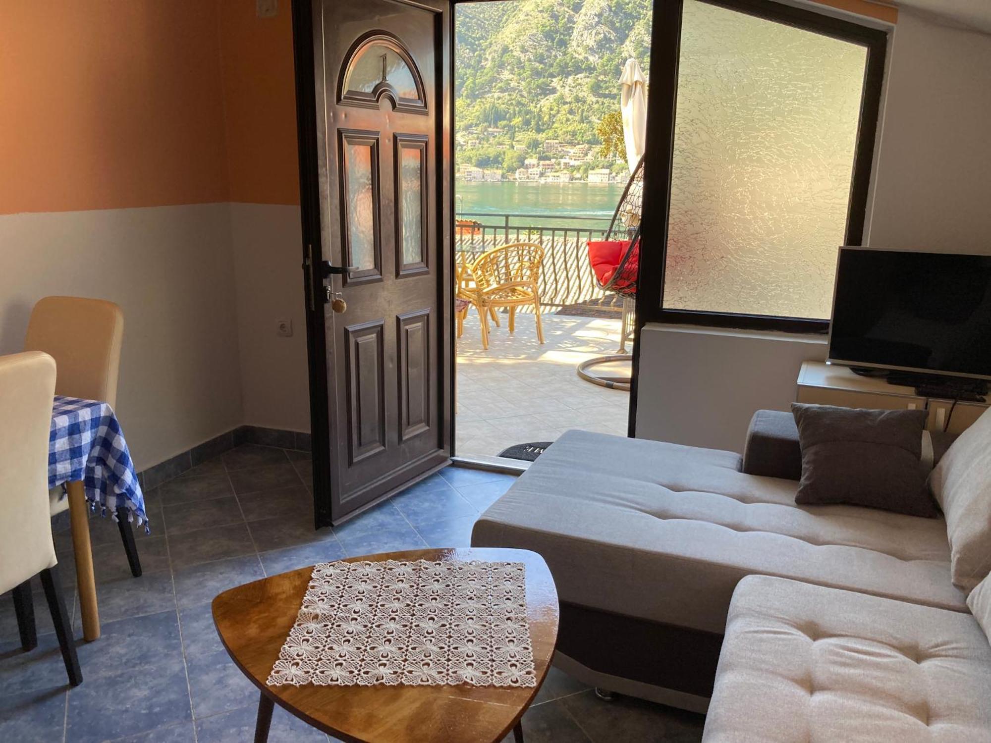 Bay Mola Aparts Kotor Exteriör bild